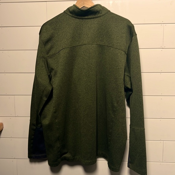 Quarter Zip pullover by The North Face. 93% Polyester/7%Elastane - Picture 4 of 6